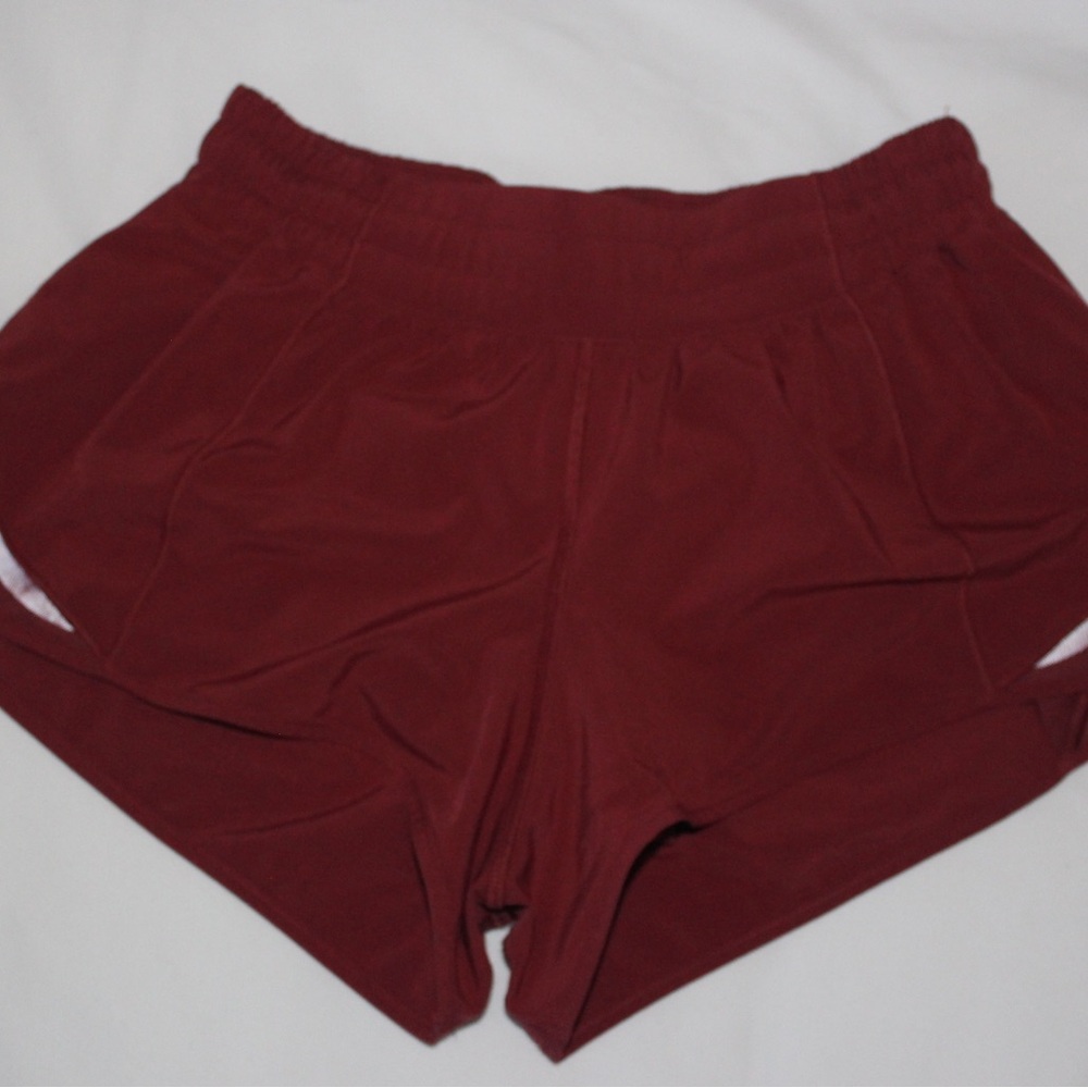 LULULEMON HOTTY HOT low-rise lined short 2.5”